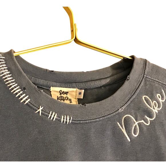 Duke Embroidered Distressed Crew Neck Sweatshirt Womens Small DDMF Blue Devils - Picture 5 of 7